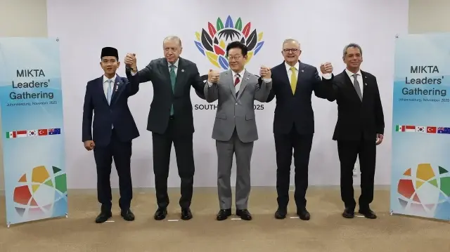 جوهانسبورغ.. الرئيس أردوغان يشارك في اجتماع لقادة مجموعة "ميكتا"