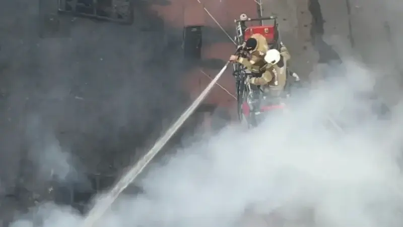 İstanbul Güngören'de tekstil fabrikasında çıkan yangın söndürüldü