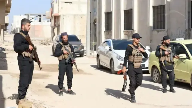 سوريا.. حظر تجوال بمدينة حمص بعد مقتل شخصين وتحذيرات من فتنة