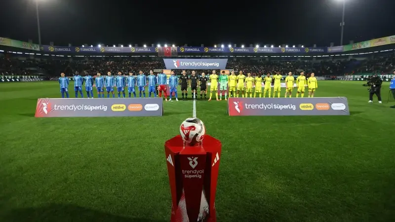 Rizespor sahasında Fenerbahçe ile karşı karşıya geldi. 