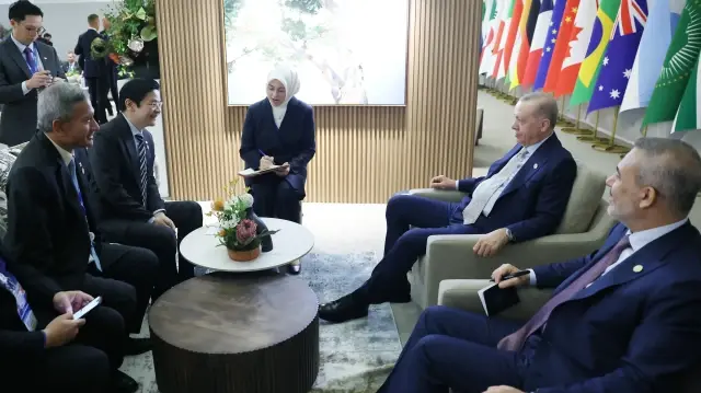 أردوغان يلتقي رئيس وزراء سنغافورة في جوهانسبورغ