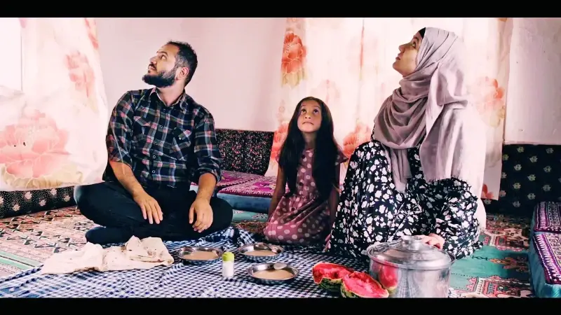 Savaşın acısı çiçeklerle örtülüyor