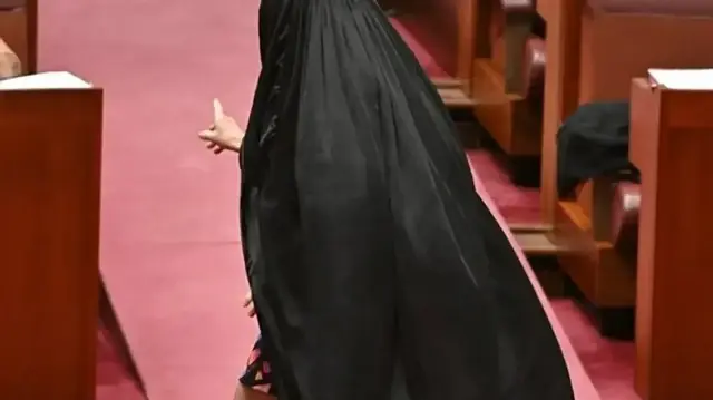 برلمانية أسترالية تُشعل جدلا بعد دخولها مجلس الشيوخ بالنقاب