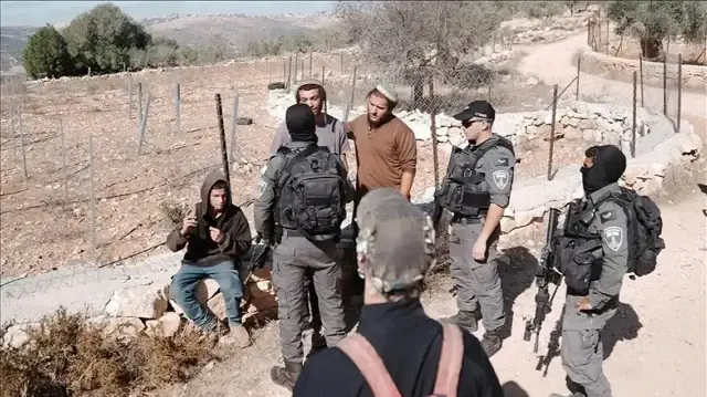 الضفة.. إصابة فلسطيني برصاص مستوطنين غربي رام الله