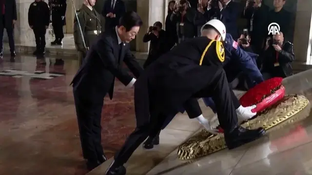 أنقرة.. رئيس كوريا الجنوبية يزور ضريح أتاتورك