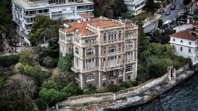 Boğazın incisi 'Zeki Paşa Yalısı' tam 10 milyar TL'ye yeni sahibini bekliyor
