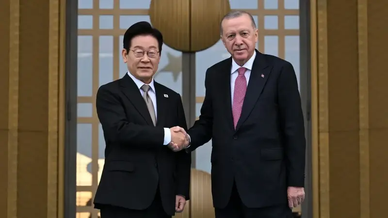Cumhurbaşkanı Recep Tayyip Erdoğan, Türkiye'yi ziyaret eden Güney Kore Devlet Başkanı Lee Jae Myung'u resmi törenle karşıladı.