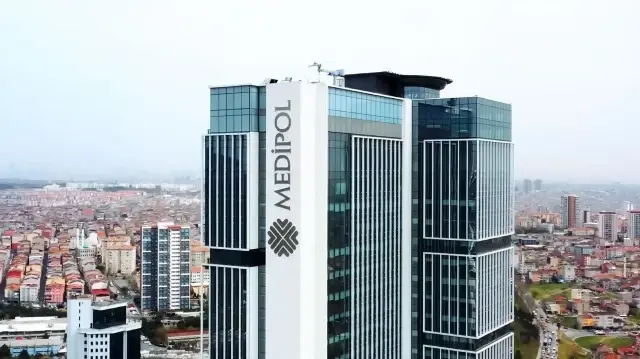 Le groupe hospitalier Medipol étend son influence grâce à des technologies avancées, une approche intégrée des soins et une forte attractivité en tourisme médical.