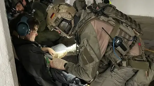 Le 13 novembre, deux policiers se sont rendus à son domicile, dans le Land de Bade-Wurtemberg, à 6 heures du matin, à bord d’une voiture banalisée.