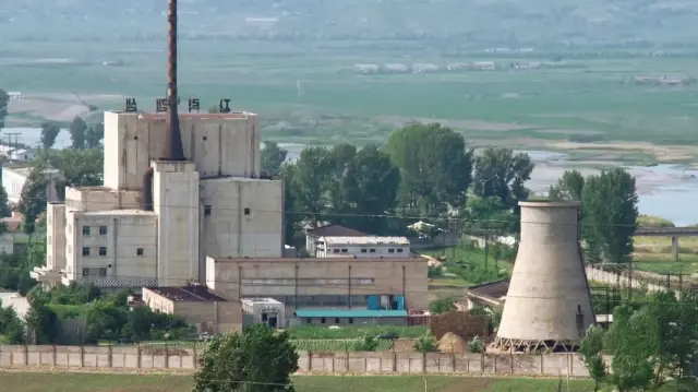 Des images satellites révèlent des travaux étendus de modernisation et d’expansion du complexe nucléaire de Yongbyon, essentiel au programme atomique nord-coréen.