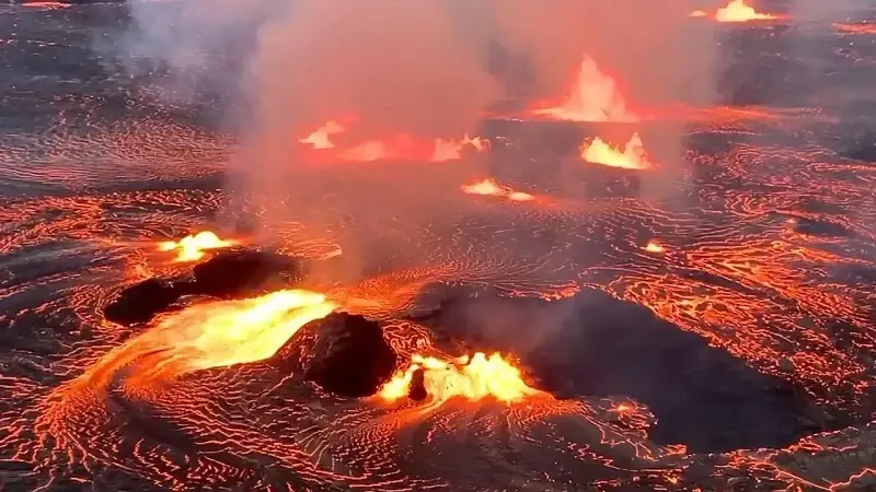 Kilauea Yanardağı, yeniden lav püskürtmeye başladı.