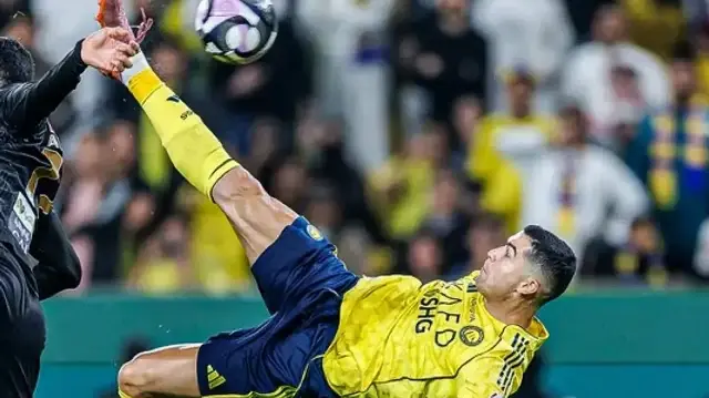  40-летний Криштиану Роналду забил гол ножницами.