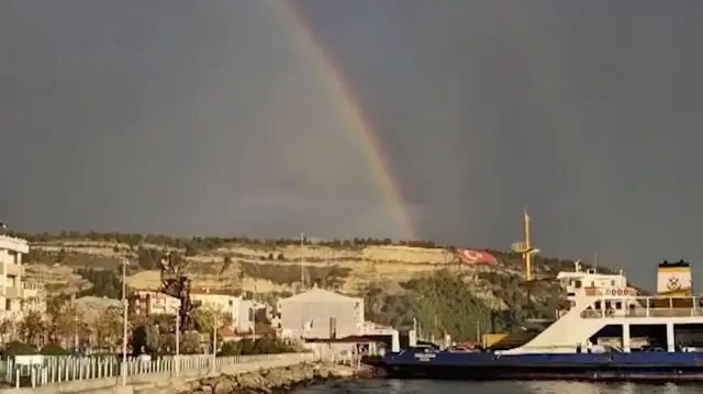 Çanakkale Eceabat'ta yağmur sonrası gökkuşağı çıktı 