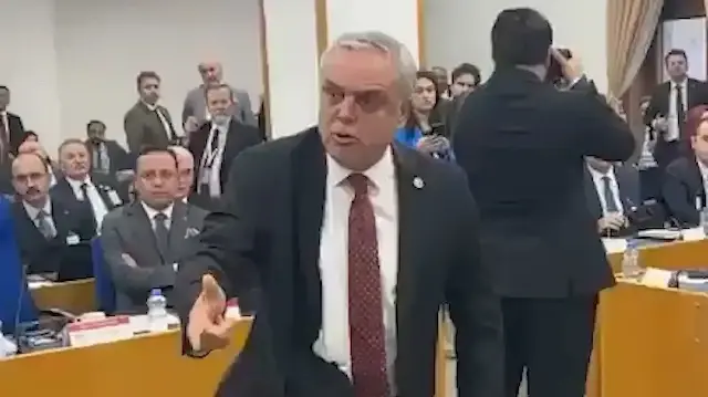 CHP'li vekil kendi partisini TBMM Plan ve Bütçe Komisyonu’nda protesto etti: Haysiyetsizler