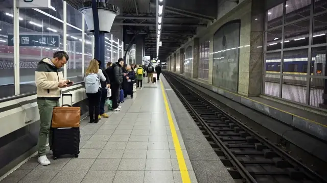 Belçika'da tasarruf programına karşı başlatılan grev hayatı durma noktasına getirdi