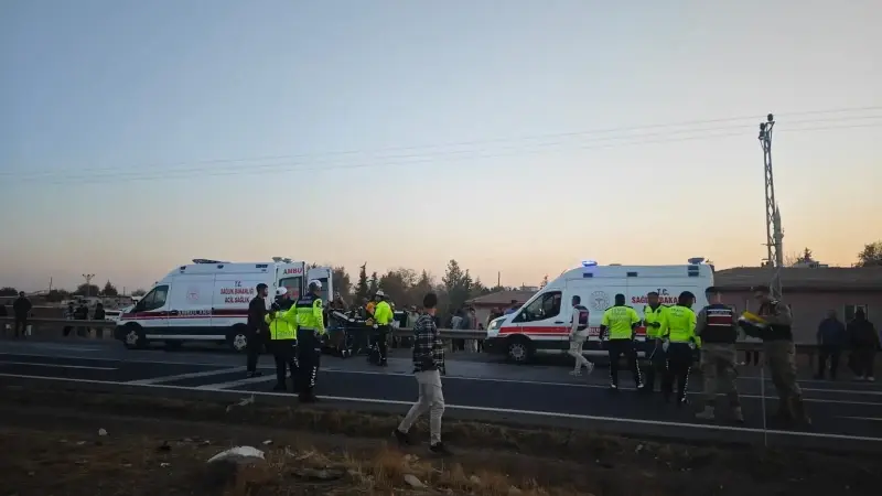 Kazada yaralanan 2 kişi Kızıltepe Devlet Hastanesine kaldırıldı.