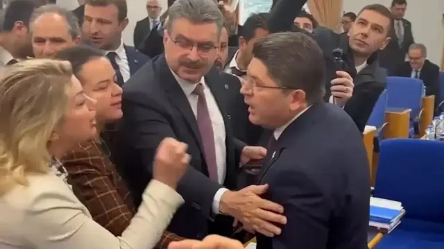 Adalet Bakanlığı bütçe görüşmelerinde CHP’li vekilden usulsüz eylem