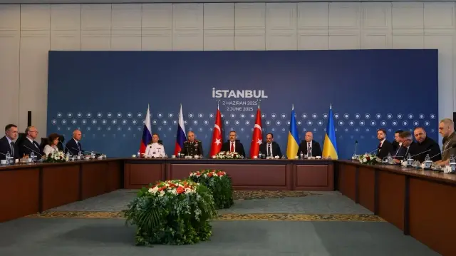 Встреча делегаций Турции, России и Украины во дворце Чираган, 2 июня 2025 года. | Фото: Reuters