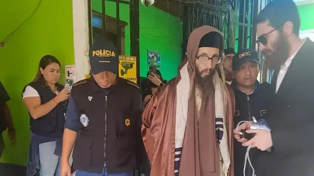 Le ministère public et la police nationale ont arrêté Aaron Teller, chef de la secte Lev Tahor, pour traite d'êtres humains sous forme de mariages forcés, le 24 novembre 2025 en Colombie. Josef Rosner, accusé d'avoir célébré des mariages forcés entre des jeunes filles et des membres de la secte, a également été arrêté.