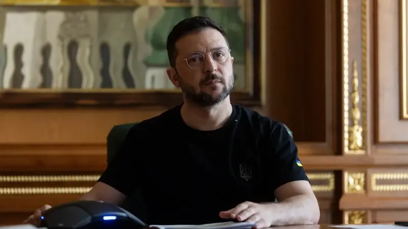 Zelenskiy, Odessa'da limanın, gıda depolarının ve sivil altyapının vurulduğunu, ayrıca Dnipro, Harkiv, Çernihiv ve Çerkası bölgelerinde enerji altyapılarının hedef alındığını bildirdi.