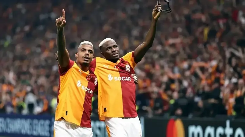 Mario Lemina (solda) ve Victor Osimhen (sağda)