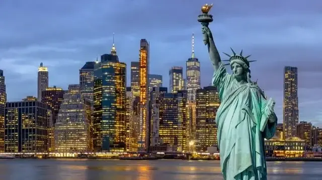 إغلاق الحكومة الأميركية يضرب موسم السفر .. تراجع حاد في حجوزات الطيران خلال عطلة عيد الشكر