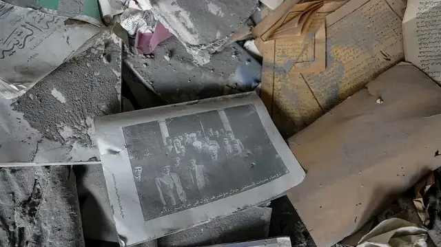 "إبادة هوية شعب".. تدمير إسرائيلي ممنهج لمخطوطات وكتب نادرة بغزة 