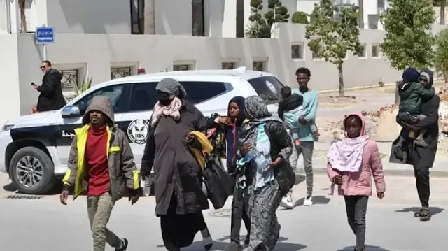 "رايتس ووتش": السلطات التونسية تحاكم 5 موظفين بجمعية تهتم باللاجئين