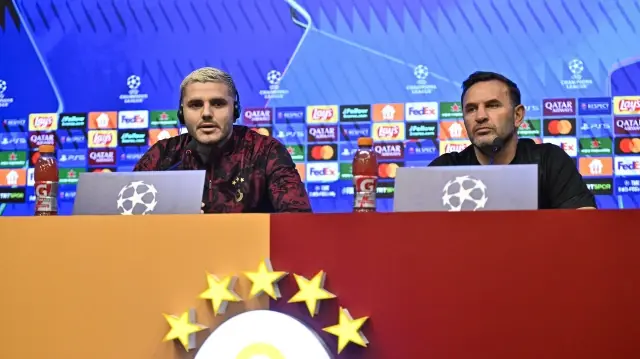 L’entraîneur de Galatasaray, Okan Buruk, et l’attaquant Mauro Icardi tiennent une conférence de presse au centre d’entraînement Metin Oktay de Kemerburgaz avant le match de la cinquième journée de l’UEFA Champions League contre l’équipe belge de l’Union SG, à Istanbul, Türkiye, le 24 novembre 2025.