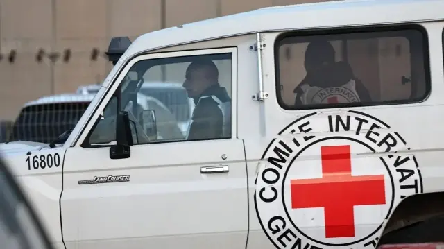 قبل تسليم الثلاثاء.. مَن الأسرى الثلاثة الذين يطالب الاحتلال الإسرائيلي برفاتهم؟ 