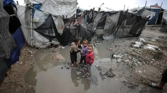 حماس: كارثة متصاعدة بغزة مع دخول منخفض جديد وغياب مقومات الإيواء