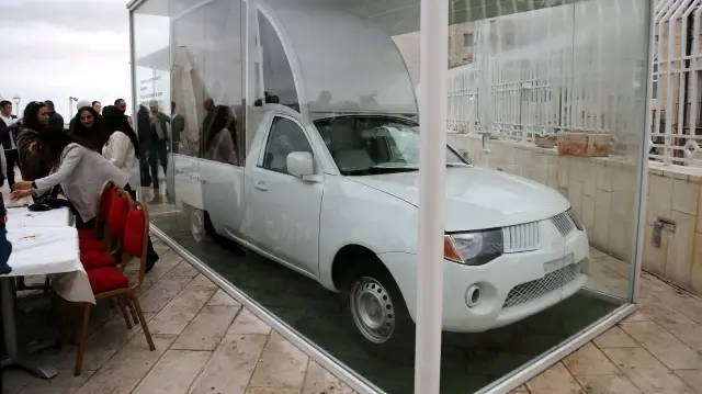 تحولت لعيادة متنقلة.. غزة تنتظر سيارة البابا فرنسيس