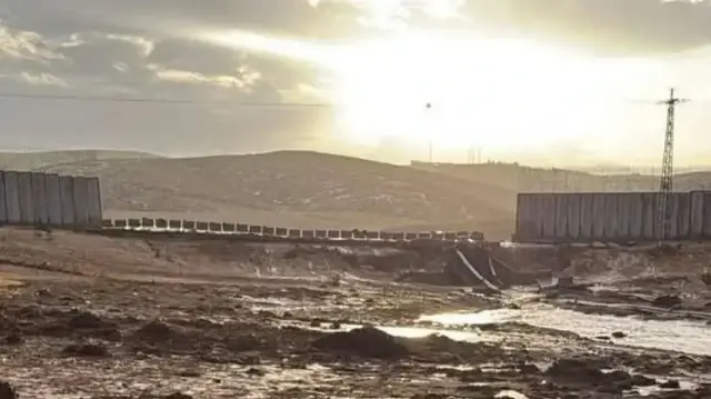 الضفة.. أمطار غزيرة تؤدي لانهيار جزئي بجدار الفصل العنصري