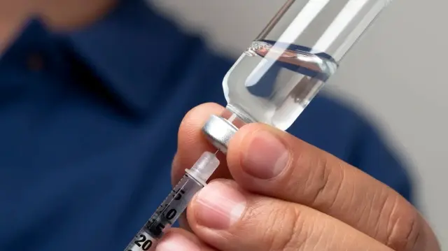 Des chercheurs chinois annoncent la première administration transdermique d’insuline, ouvrant la voie à un traitement du diabète sans injections et validé dans Nature.