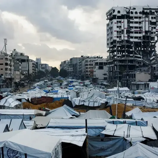 غزة.. الاحتلال الإسرائيلي يقتل فلسطينيا ويواصل نسف مبان سكنية