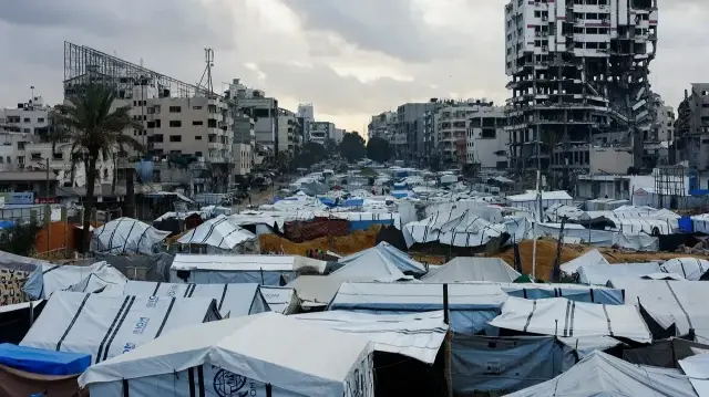 غزة.. الاحتلال الإسرائيلي يقتل فلسطينيا ويواصل نسف مبان سكنية