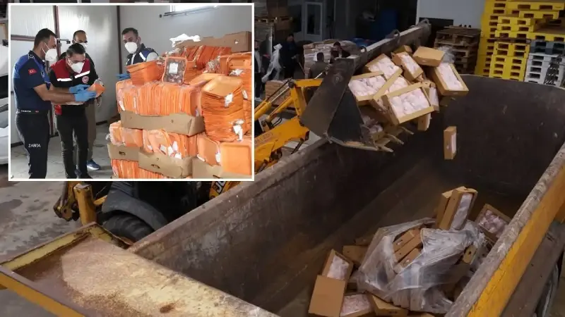 Antalya'da yaklaşık 25 ton bozuk tavuk ürünü ele geçirildi