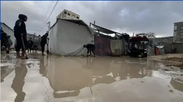 В Газе палатки палестинцев оказались затоплены из-за сильных дождей