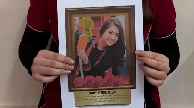 Gebze’de İmam Hatipli öğrenciler şehit öğretmenleri andı