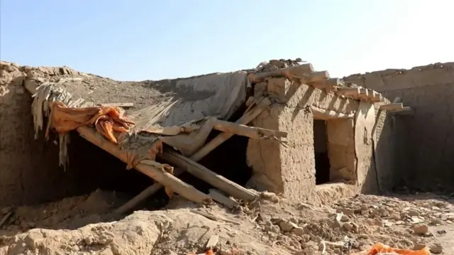 Pakistani airstrikes in Afghanistan kill 10, Kabul administration claims