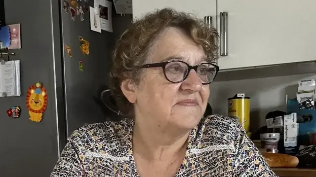 Sylviane Police, âgée de 66 ans, est décédée le dimanche 23 novembre 2025 d'une crise cardiaque, place du marché à Quimiac en Loire-Atlantique. 