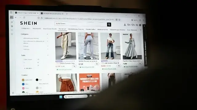 Shein n’est pas la seule plateforme visée par l’État français : AliExpress et Joom pourraient également être assignés pour "vente de poupées pédopornographiques", a annoncé mercredi le ministre du Commerce, Serge Papin.