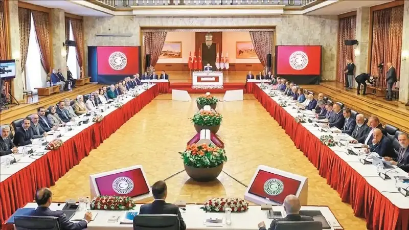 MİT nezaretinde gerçekleşen temasların ardından heyet, adadan 16.15’te ayrılarak İstanbul’a geçti ve TBMM Başkanı Numan Kurtulmuş’a görüşmeye ilişkin ilk bilgileri sundu.