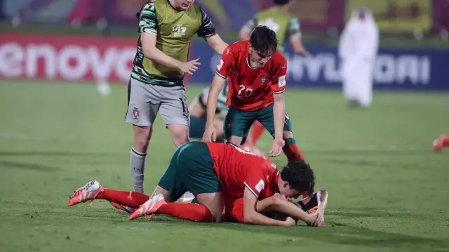 Les joueurs portugais célèbrent leur qualification en finale du mondial U17 2025, au Qatar, le 24 novembre 2025.