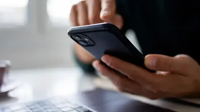 French agency finds no proven cancer link to mobile phone use