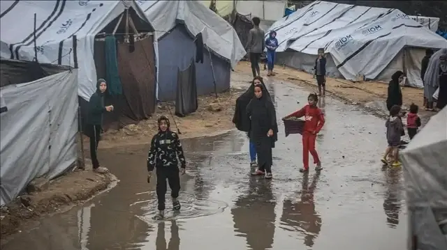 المنخفض الجوي بغزة يتلف 22 ألف خيمة و288 ألف أسرة بلا حماية