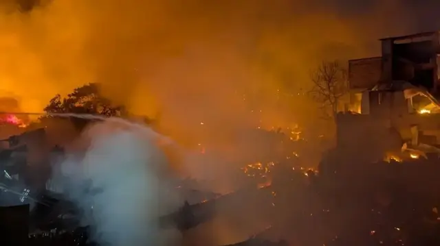 Un incendie dans le bidonville de Korail a ravagé 1 500 habitations, laissant des milliers de personnes sans abri.