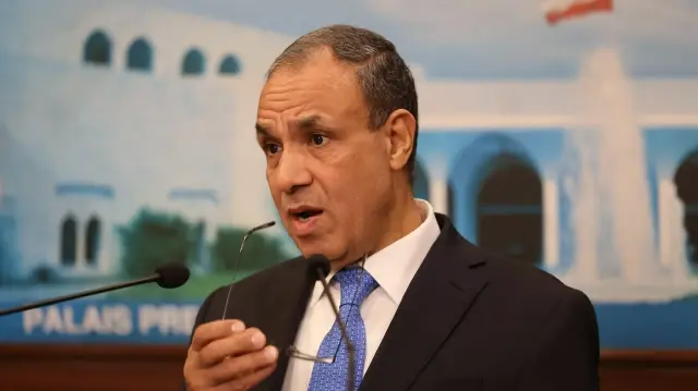Le ministre égyptien des Affaires étrangères, Badr Abdelatty, s'exprime lors d'une conférence de presse après sa rencontre avec le président libanais au palais présidentiel de Baabda, à l'est de Beyrouth, le 26 novembre 2025.