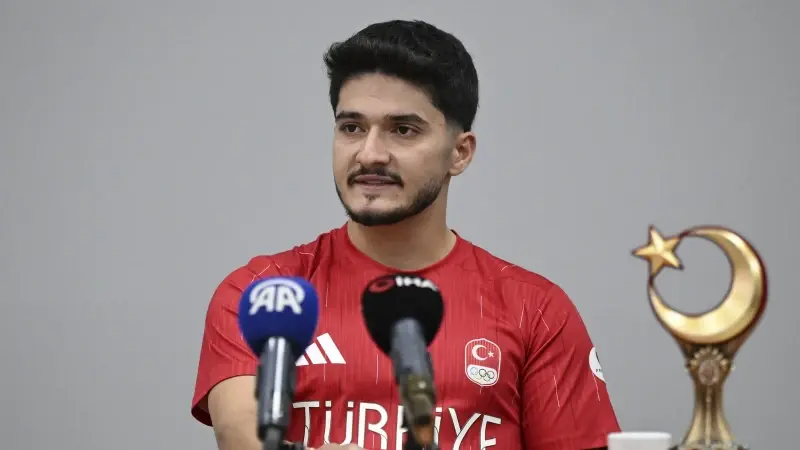 Dünya Şampiyonu Muhammed Furkan Özbek tecrübelerini öğrencilerle paylaştı