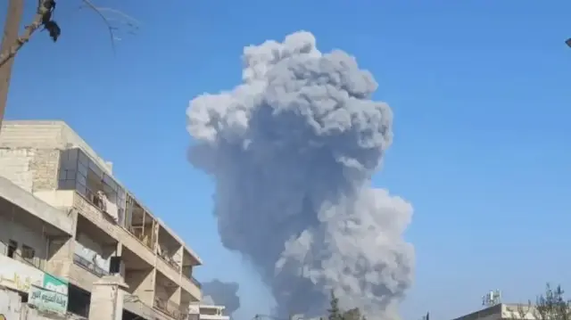 انفجار يودي بحياة 5 مدنيين في بلدة كفر تخاريم بريف إدلب